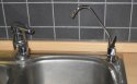 Pohled na dřez při řipojení Dionely pomocí Páčkového přepínače pro filtry Dionela pod linku